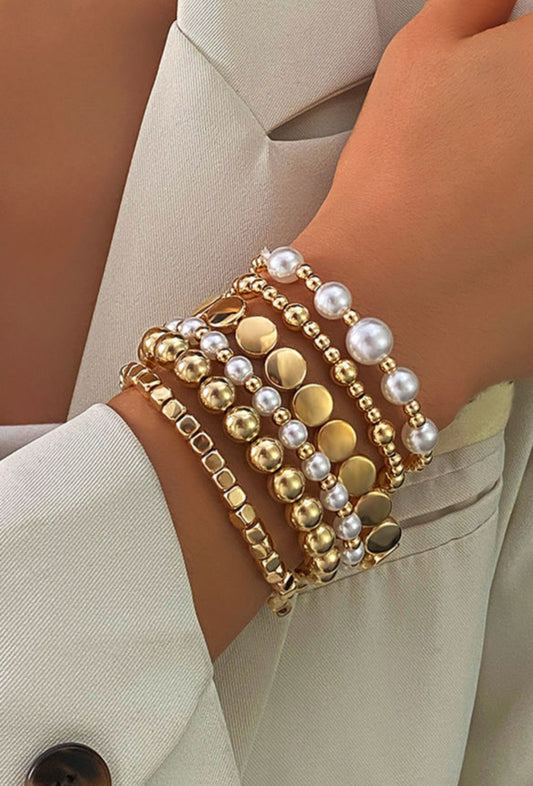 Gold minimalists pearl beaded bracelet set
